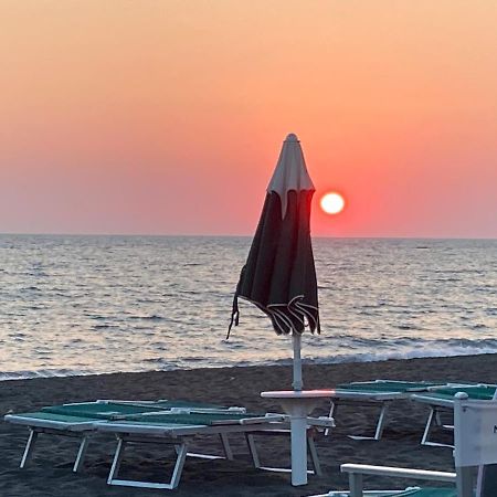 Rosso Tramonto Luxury-White- Ladispoli, Lungomare Regina Elena 58 Villa Buitenkant foto